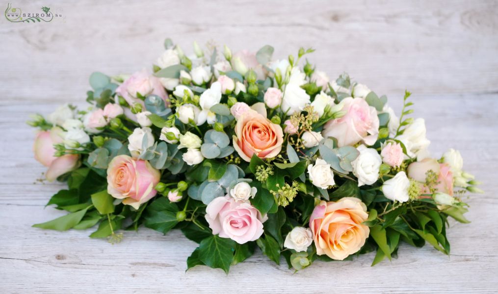 Főasztaldísz ( rózsa, bokros rózsa, liziantusz, rózsaszín ,fehér, barack), esküvő