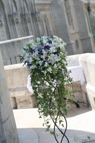 állódísz Halászbástya ( orhidea, alstromelia, liziantusz, delphinium, rezgő, fehér, kék, lila), esküvő