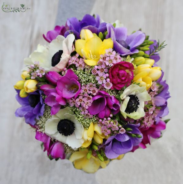 Menyasszonyi csokor (frézia, szellőrózsa, viaszvirág, sárga, lila)
