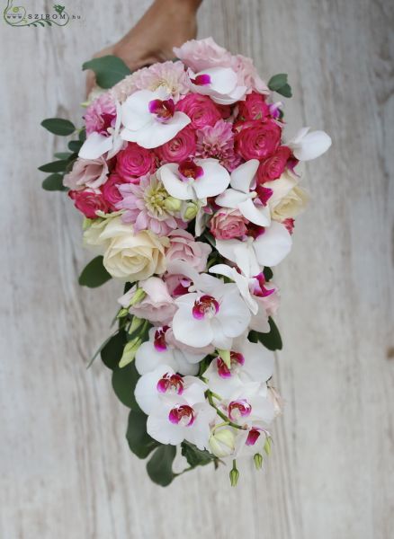 Csepp alakú menyasszonyi csokor (phalaenopsis orchidea, rózsa, bokros rózsa, liziantusz, dália, fehér, rózsaszín)