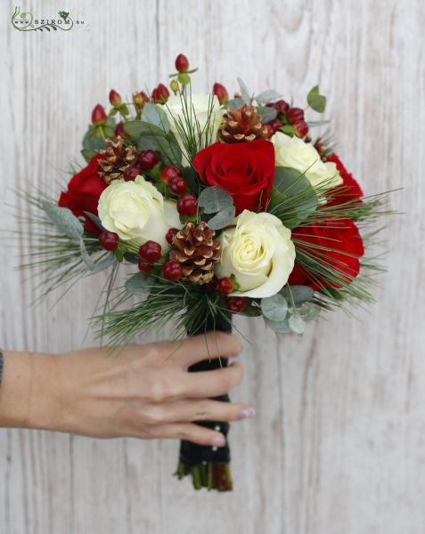 Menyasszonyi csokor (rózsa, toboz, hypericum, fehér, vörös)