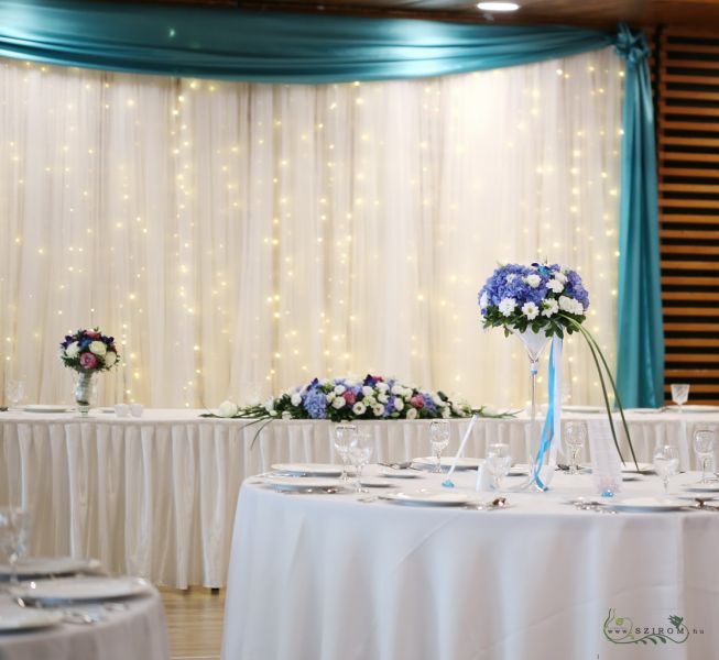 Esküvői magas asztaldísz  Barabás Villa  (hortenzia, kék, fehér)