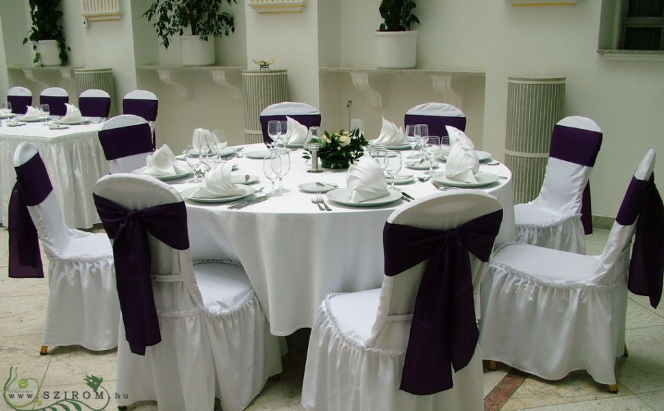 Pici kerek asztaldísz , Gerbeaud Budapest (rózsa, bokros rózsa, fehér), esküvő