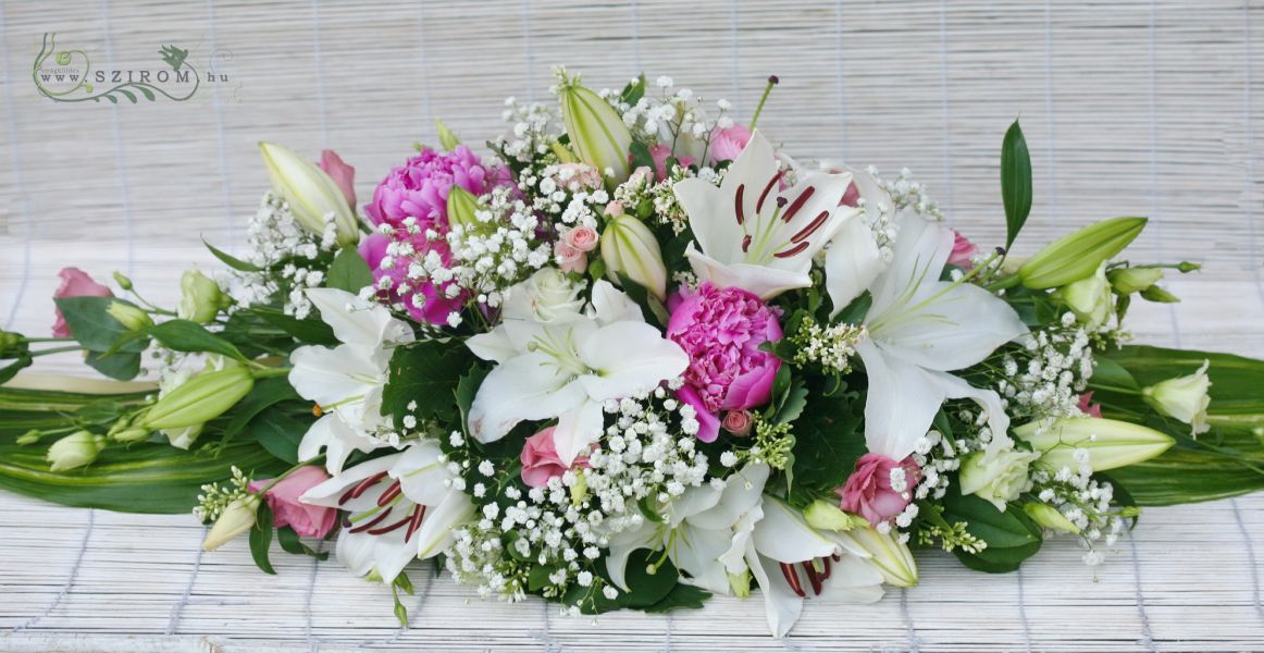 Főasztaldísz (rózsaszín, fehér pünkösdi rózsa, liziantusz, bokros rózsa, rezgő, liliom), esküvő