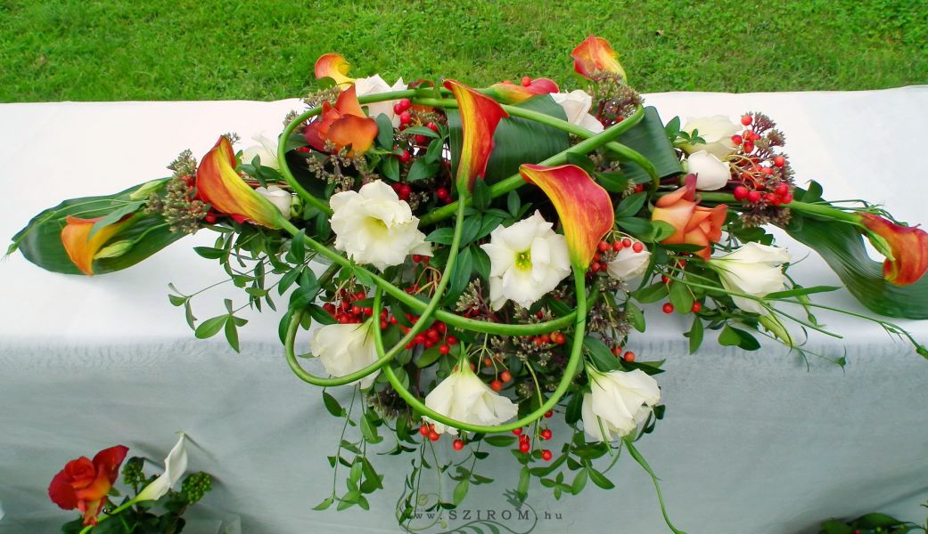 Főasztaldísz (rózsa, liziantusz, kála, narancs), Vasúttörténeti Park, esküvő