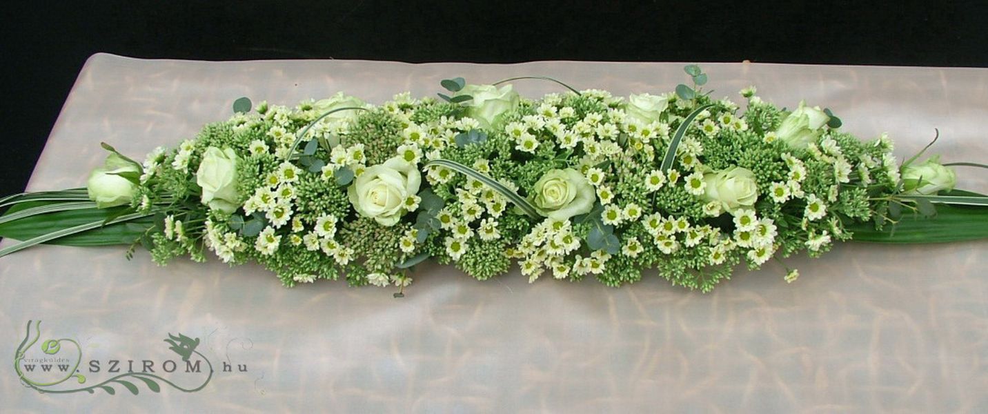 Főasztaldísz (santini, rózsa, sedum, krém, zöld), esküvő