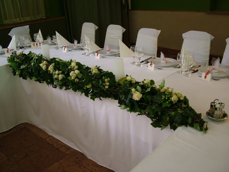 Főasztaldísz (bokros rózsa, krém ), Dudok Rendezvényközpont, esküvő
