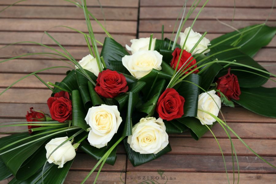Főasztaldísz (rózsa, fehér, vörös ), esküvő