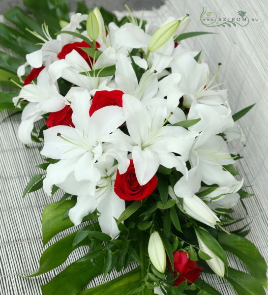 Főasztaldísz (rózsa, liliom, fehér, vörös), esküvő