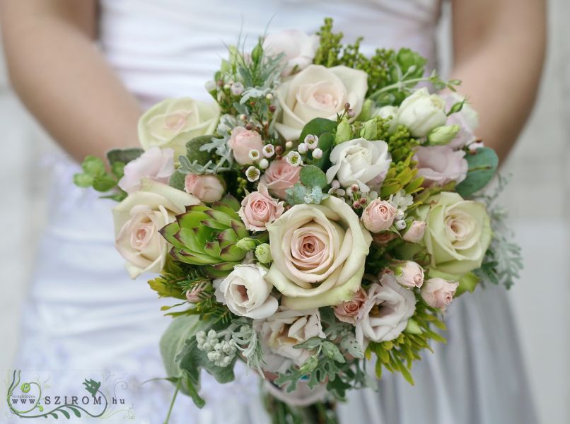 Menyasszonyi csokor rusztikus csillogás (kövirózsa, rózsa,csoportos rózsa, liziantusz, wax) pasztell rózsaszín, krém