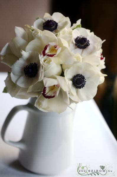 Menyasszonyi csokor (rózsa, orchidea, anemone, fehér) csak tél és tavasz