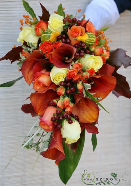 Menyasszonyi csokor őszi (hypericum, rózsa, kála, narancs)