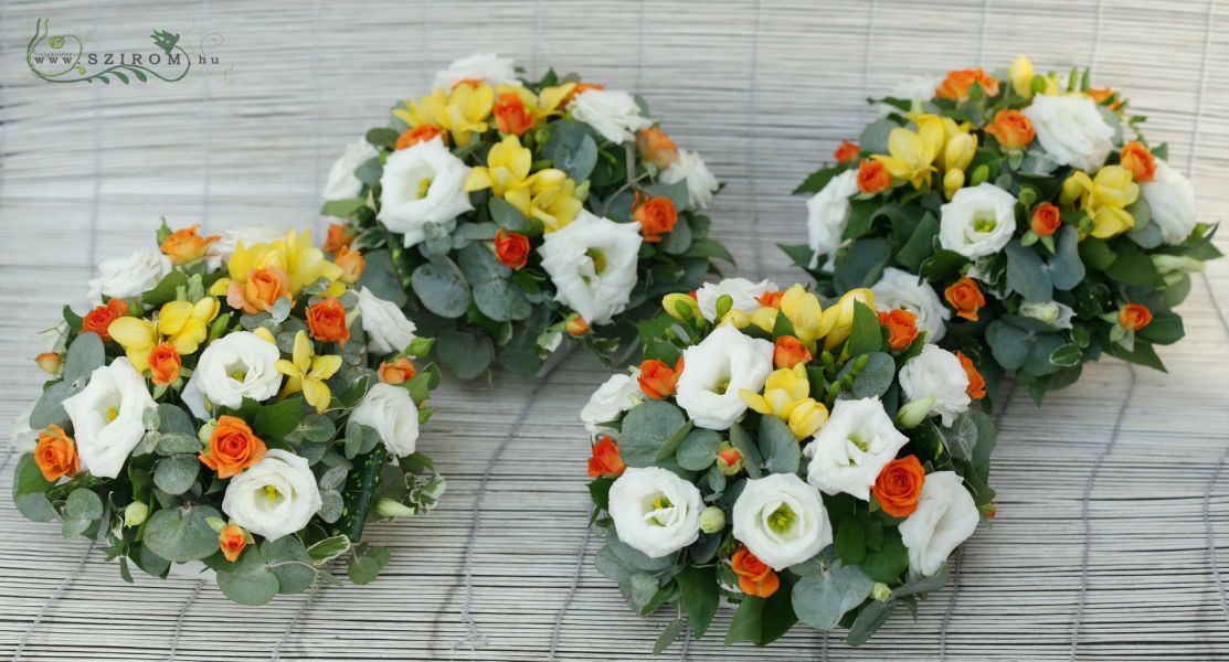 Asztaldísz sárga narancs 1db  (liziantusz, bokros rózsa, frézia), esküvő 