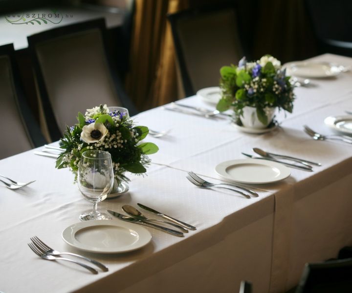 Asztaldísz bögrében, mohával, Mezzo Music Restaurant Budapest, (anemone, muscari, krizi, jácint, kék, fehér), esküvő (id: 8535) Asztaldísz bögrében, mohával, Mezzo Music Restaurant Budapest, (anemone, muscari, krizi, jácint, kék, fehér), esküvő