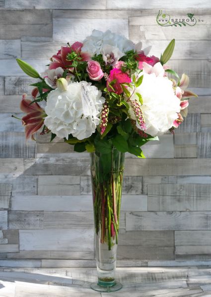 Magas vázás asztaldísz ( hortenzia, liliom, rózsa, fehér, rózsaszín), esküvő