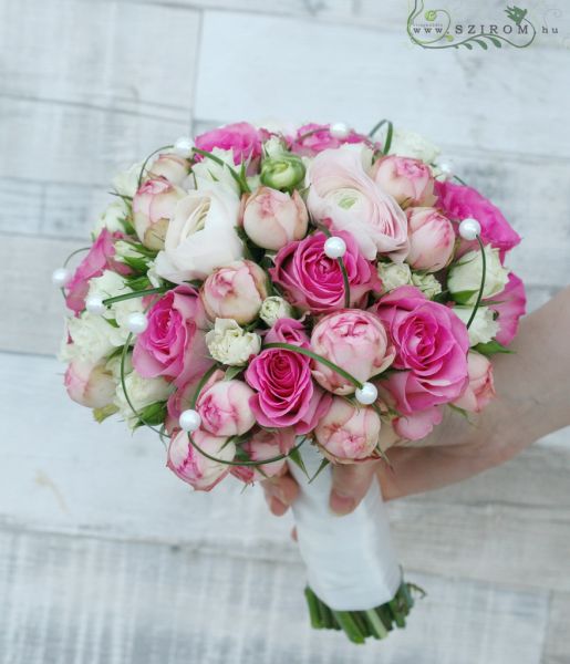 Menyasszonyi csokor rózsaszín angol rózsával, rózsával,boglárkával (rózsaszín, fehér)