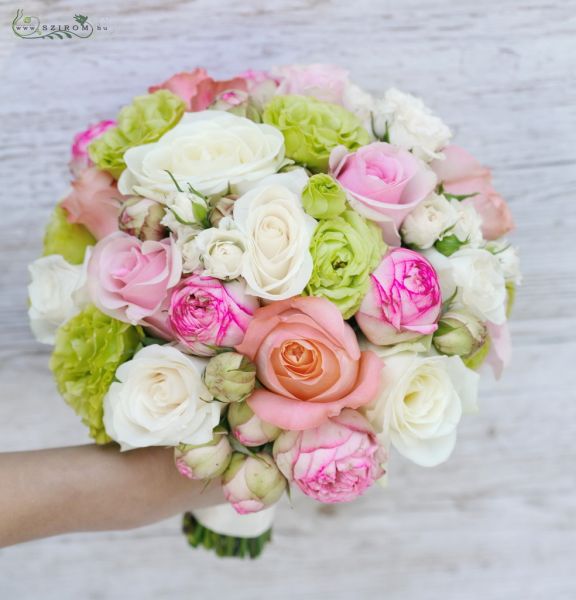 Menyasszonyi csokor (rózsa, liziantusz, bokros rózsa, angol rózsa, zöld, fehér, rózsaszín)