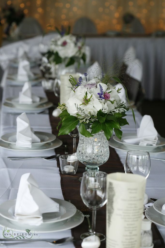 Asztaldísz 1db, Bagolyvár Inárcs (hortenzia, rózsa, fehér), esküvő