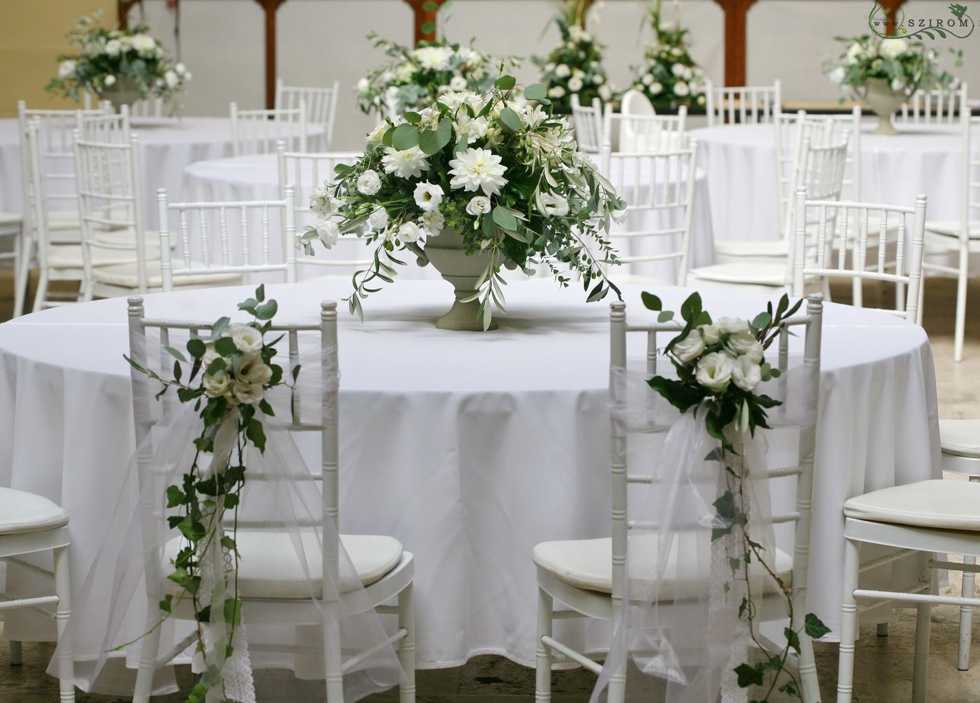 1 db Főasztaldísz Vajdahunyad vára (liziantusz, dália, alstromelia, anemone, fehér ), esküvő