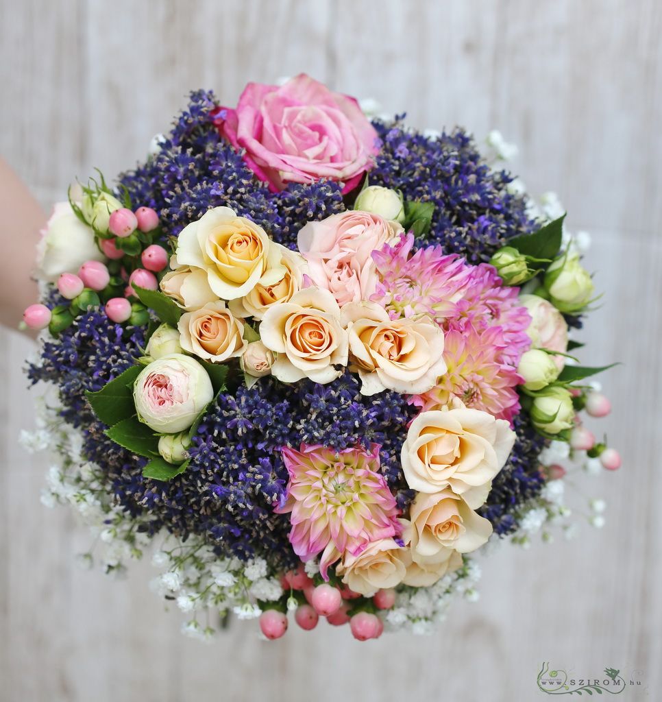 Menyasszonyi csokor (levendula, rózsa, bokros rózsa, rezgő, lila, barack, rózsaszín)