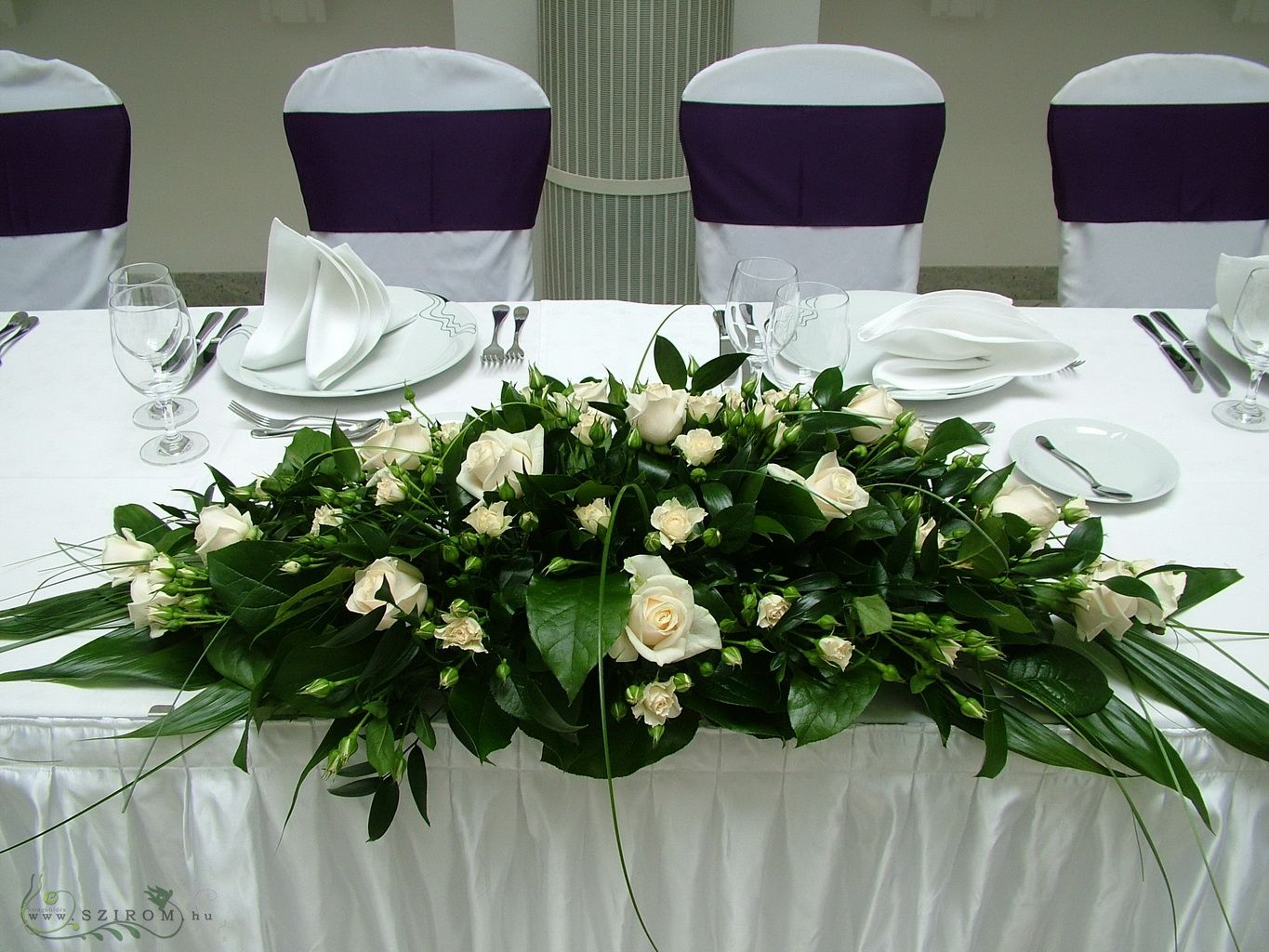 Főasztaldísz (krém rózsa, bokros rózsa ), Gerbeaud, esküvő