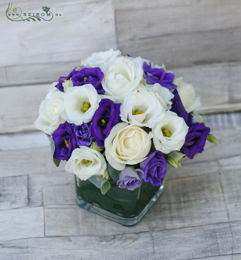 Asztaldísz üvegkockás ( lila, fehér, rózsa, liziantusz), esküvő