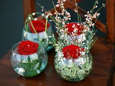 collection of red roses in glass balls (4 pieces)