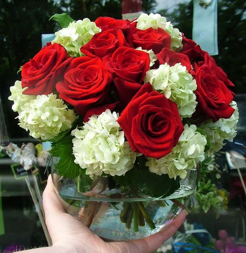 20 red roses in a glass ball