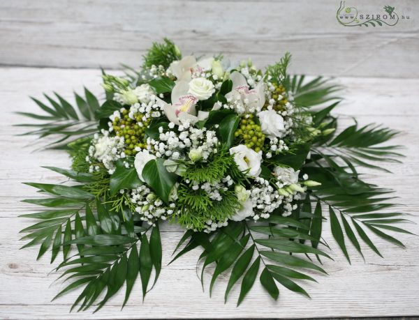 car flower  (orchid, gypsophila, lisianthus, green, white)