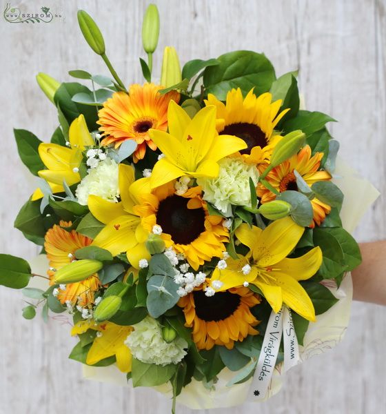Blumenstrauß mit Lilien und Sonnenblumen (16 Stiele)