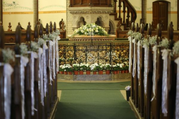 Church altar and pew decoration, Szilágyi Dezső Square, wedding