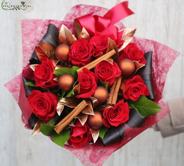 10 red roses with bronze leafs and cinnamon