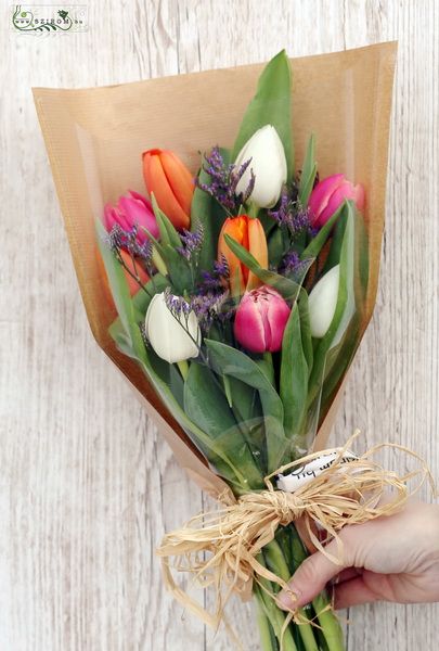 10 mixed tulips with limonium