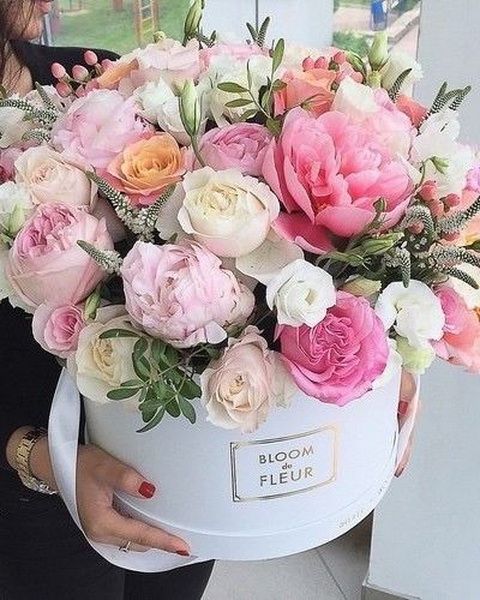 Luxury box of peonyes and roses and meadow flowers (60 stems)