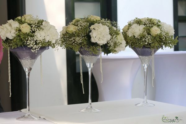 Centerpieces in coctail vase 1pc (hydrangea, rose, baby breath, white)