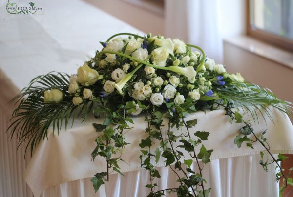 Main table centerpiece (calla, rose, lisianthus, gentiana, white, blue)