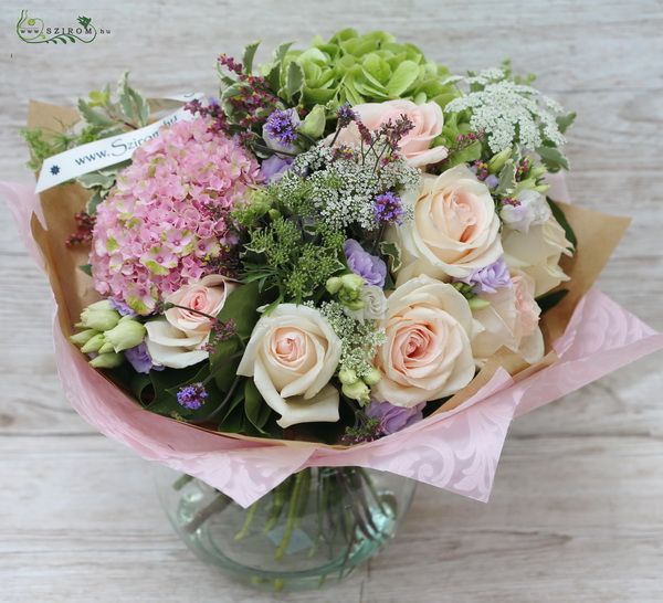 Pastell Sommerstrauß mit Vase (17 Blumen)