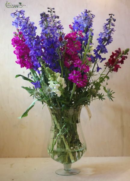 fürtös virágok vázában (18 szál)