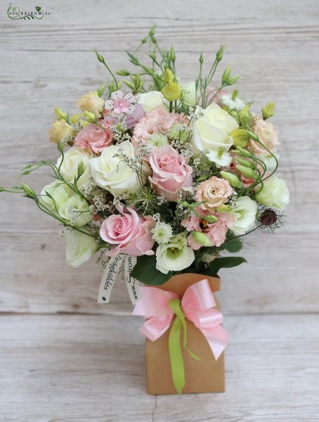 pink white bushy bouquet in papevase (26 st)