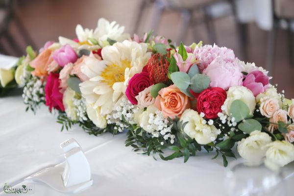 Main table centerpiece (peony, rose, lisianthus, cream, pink, peach) Széchenyi kertvendéglő