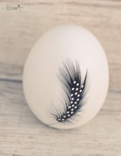 Weißes Ei mit Federmuster (10 cm)