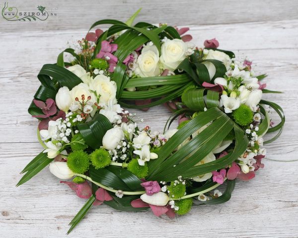 modern wreath with tulips (35cm, 37st)