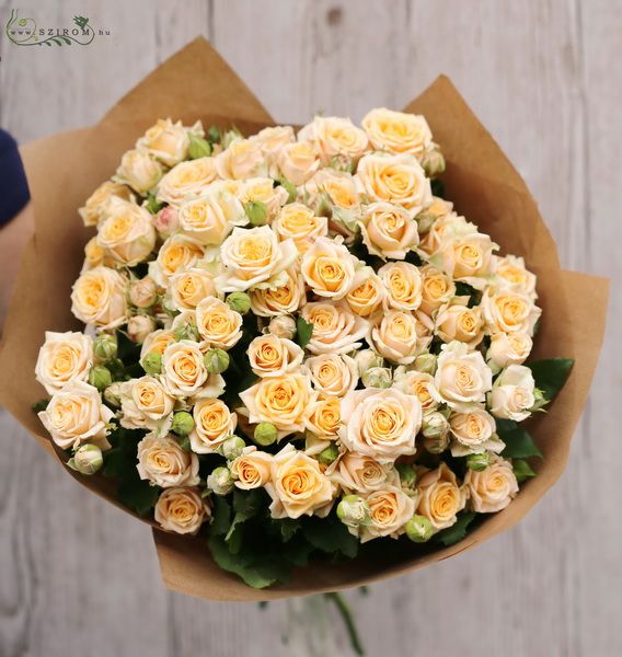 Rundes Bouquet mit 20 Pfirsich sprayrosen