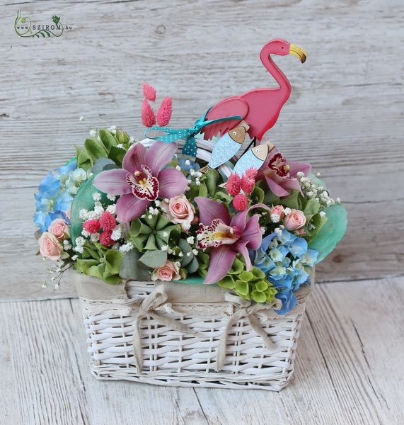 Flower basket with flamingo and blue seashells