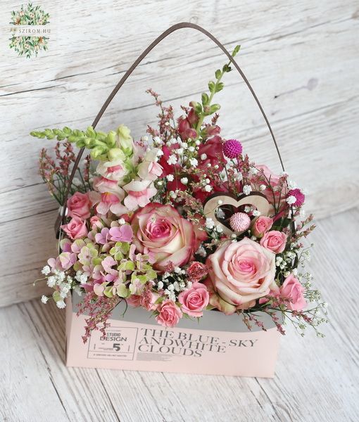 Pink flower bag with romantic summer flowers (14 stems)