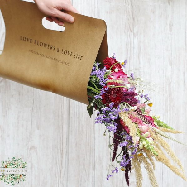 Modern bouquet in kraftpaper bag, with seasonal flowers (16 setms)