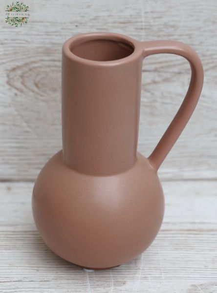 brown ceramic vase  (14.2 x 11.8 x 20.5 cm )