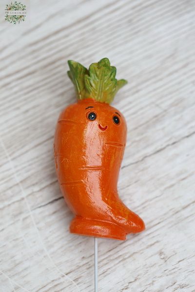 carrot figurine 