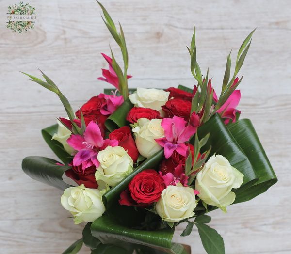 modern bouquet with roses and mini gladiolus (19 stems)