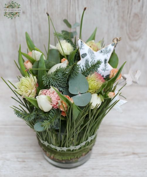 Winter bouquet with star, between pine needles